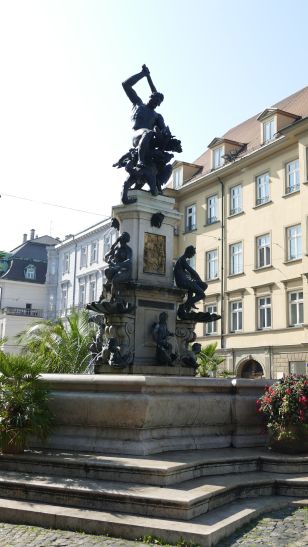Herkulesbrunnen